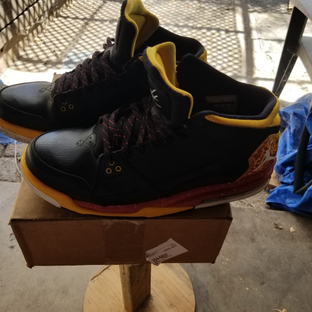 Jordan Flight 2013 Shoes - Picture 2 of 5